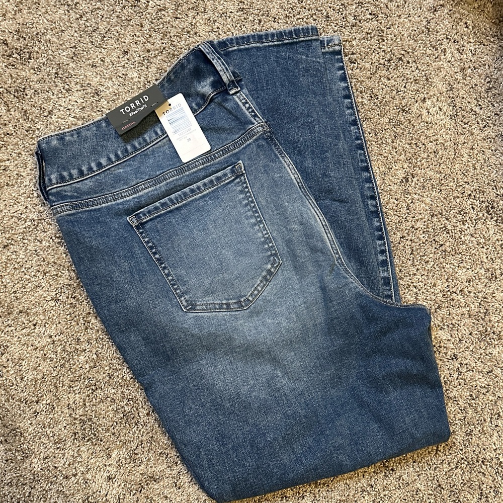 NWT Torrid Destructed Supersoft Jegging Sz 20